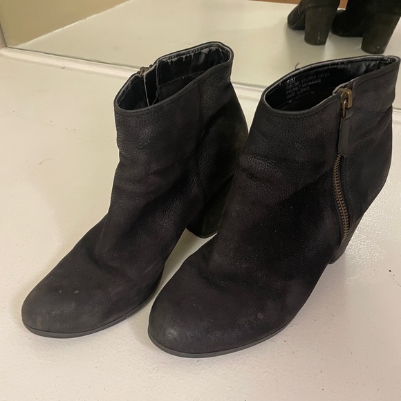 Black leather heeled booties - Picture 2 of 4